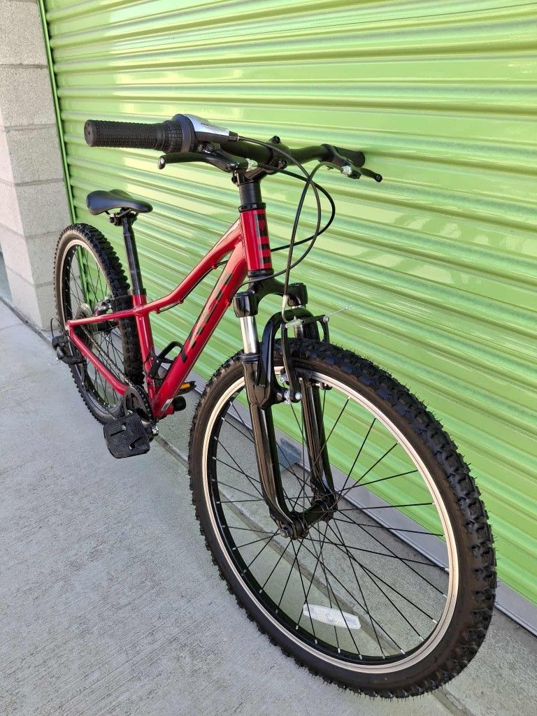 SPECIALIZED HYBRID BIKE 8 SPEEDS TIRE 24 SIZE M LIKE NEW