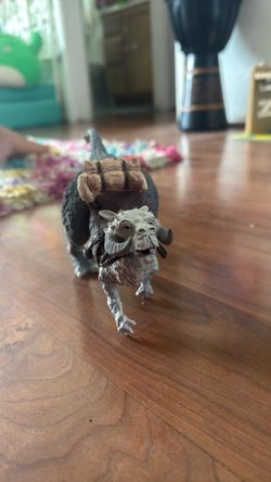 2011 Hasbro TaunTaun Star Wars Action Figure