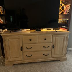 Dresser / tv Stand 