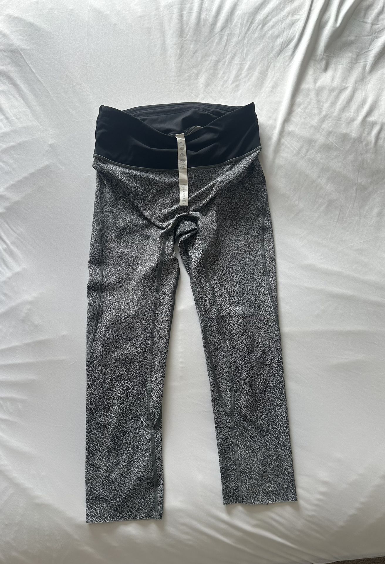 Lululemon 3/4 Legging SIZE 6