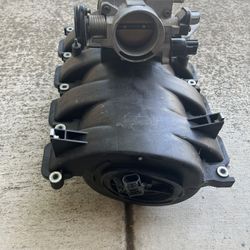 Dodge/Chrysler intake manifold and throttle body