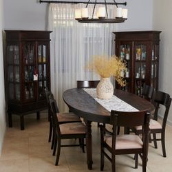 DiningTable Set With Showcases