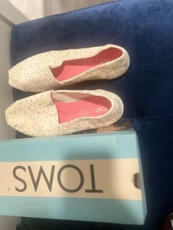 Brand New TOMs Shoes Women’s Size 9