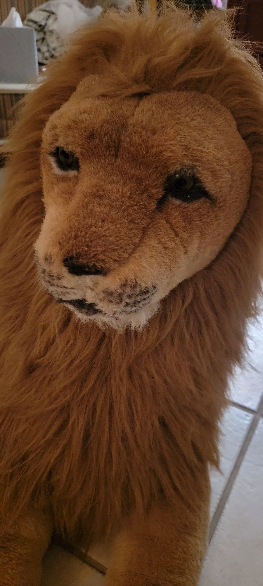 MELISSA & DOUG GIANT PLUSH STUFFED LION. 25.00