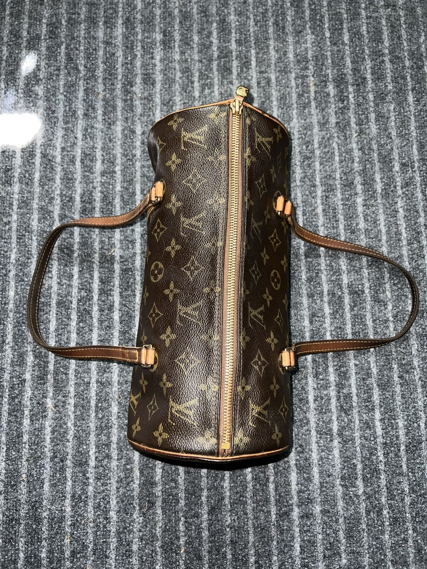 LOUIS VUITTON Papillon