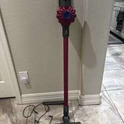 Dyson V6 Motor Head 22.6 Volt Cordless Stick Vacuum (convertible to handheld )