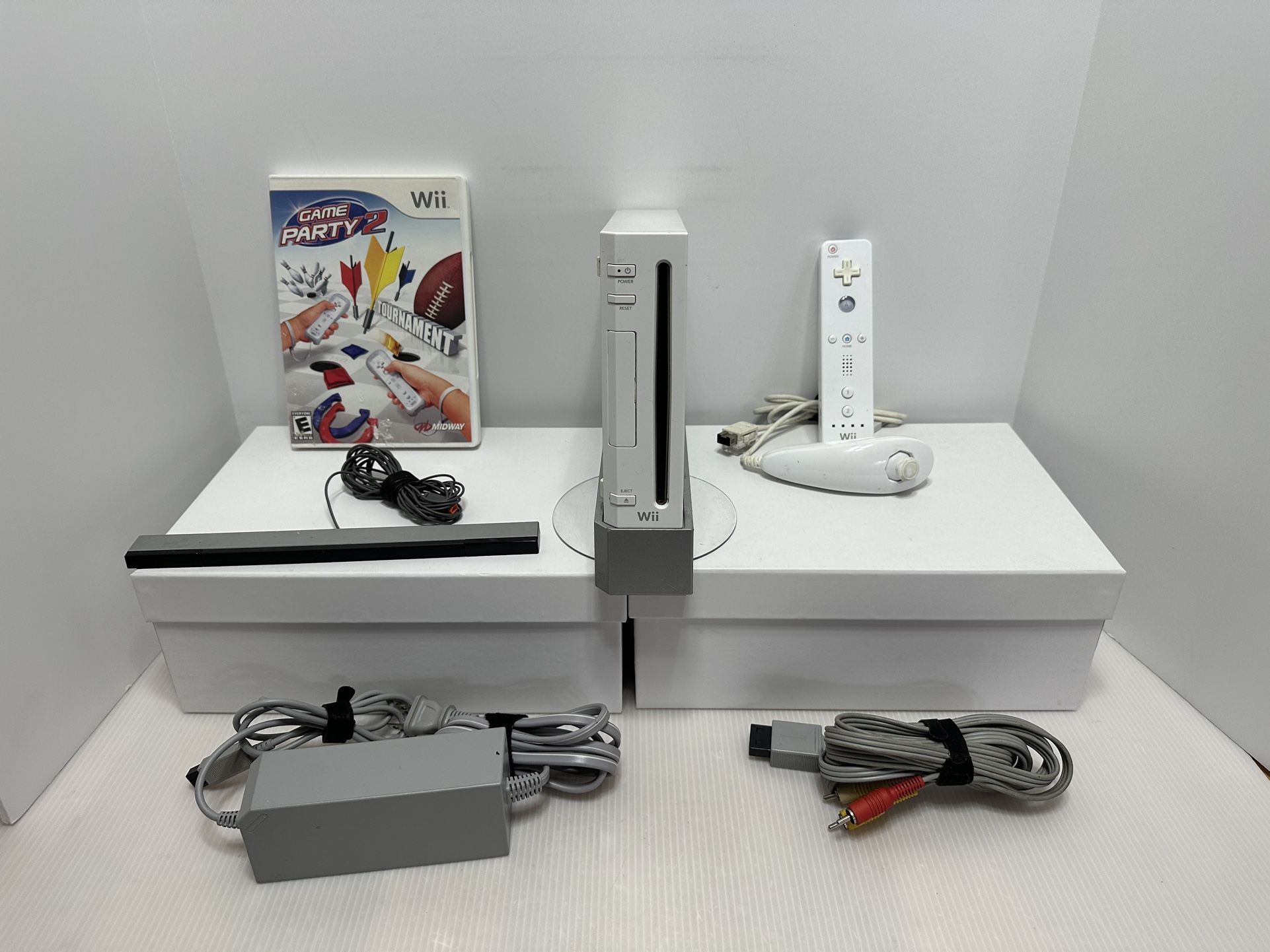 Nintendo Wii ( GameCube Compatible) With Game Party 2
