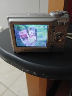 FOR SALE - KODAK CAMARA WORKS GOOD