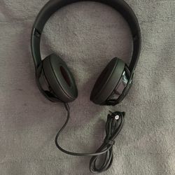 Black Beats solo 3 wired headphones - ONLY WIRED and No Box