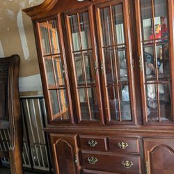 China Cabinet/ Lamp