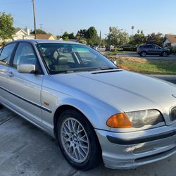2000 BMW 323i