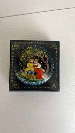 Russian lacquer box (hand painted)