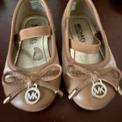 MK Toddlers shoes Size5 $10