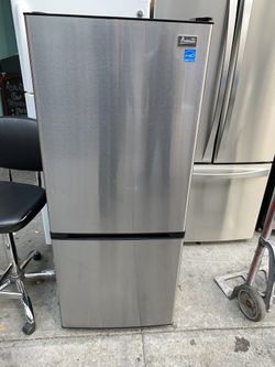 Nevera 24” amada freezer abajo