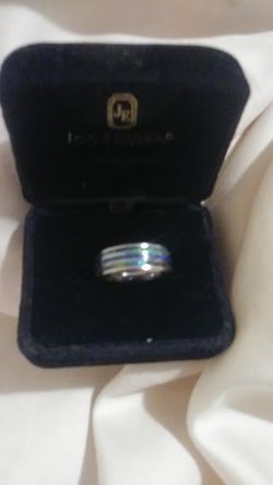 Comfort fit size 7 titanium and blue/green australian boulder opal inlaid within in 3 lines which go all the way around. 5mm thick Comfort fit! New!