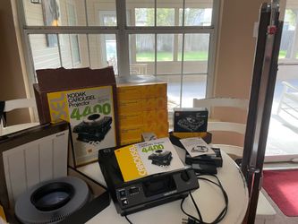Kodak 4400 slide carousel, stack loader, 6 slide trays, projector screen