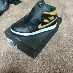 Jordan 1 Black And Gold