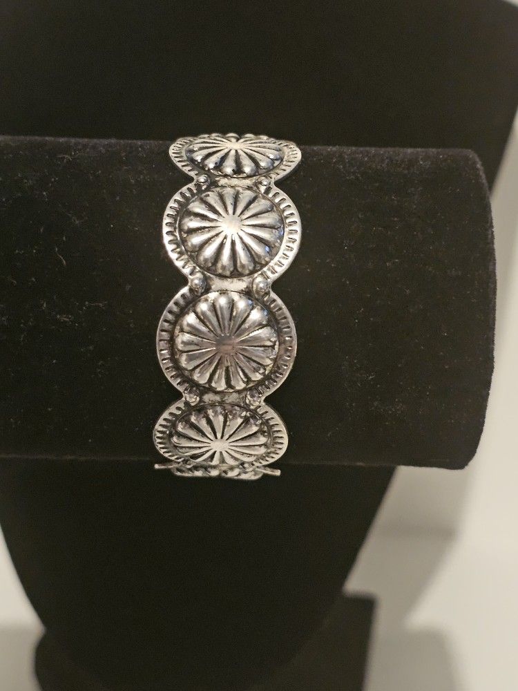 New Silver Western Style Bracelet