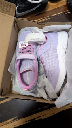 Brand new in box girls sketchers sz 3y