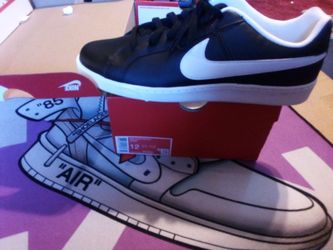 Nike  court Royale