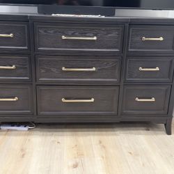 Ashley Furniture – Model B971-31 9-Drawer Dresser