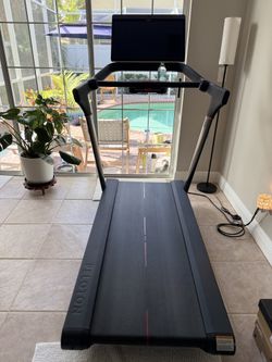 Peloton Treadmill with HD Touchscreen