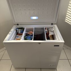 Magic Chef  9.0 Cu. Ft. Chest Freezer (Model HMCF9W3) – White, Locking Lid + Baskets