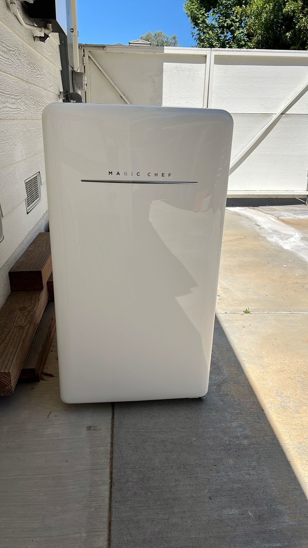 Magic Chef Mini-Fridge