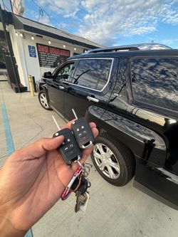 Llaves de autos 2 car keys 🔑 and remotes