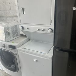 FRIGIDAIRE WASHER/ DRYER