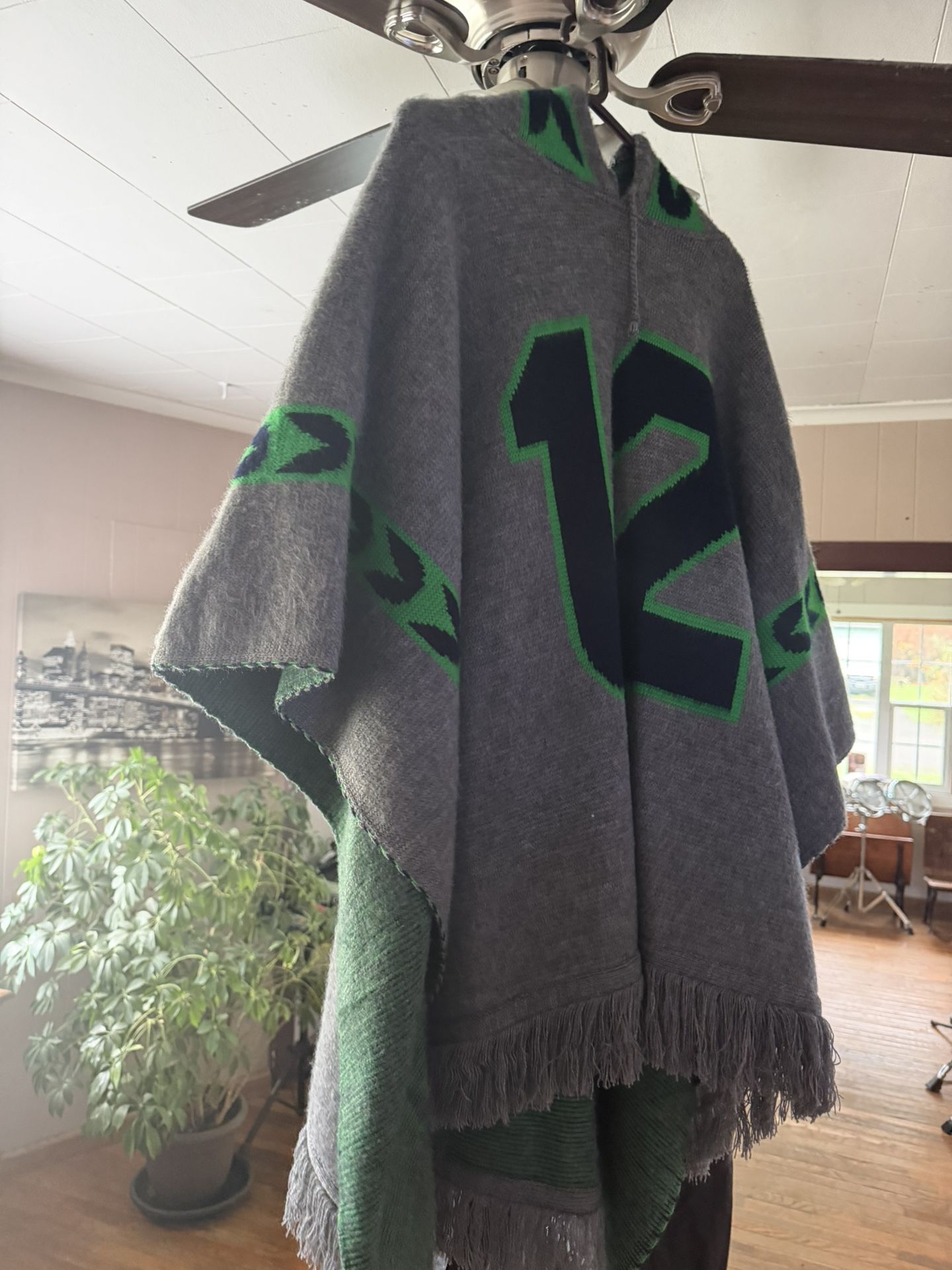 Never Worn - Very Nice Old School Seahawks Poncho