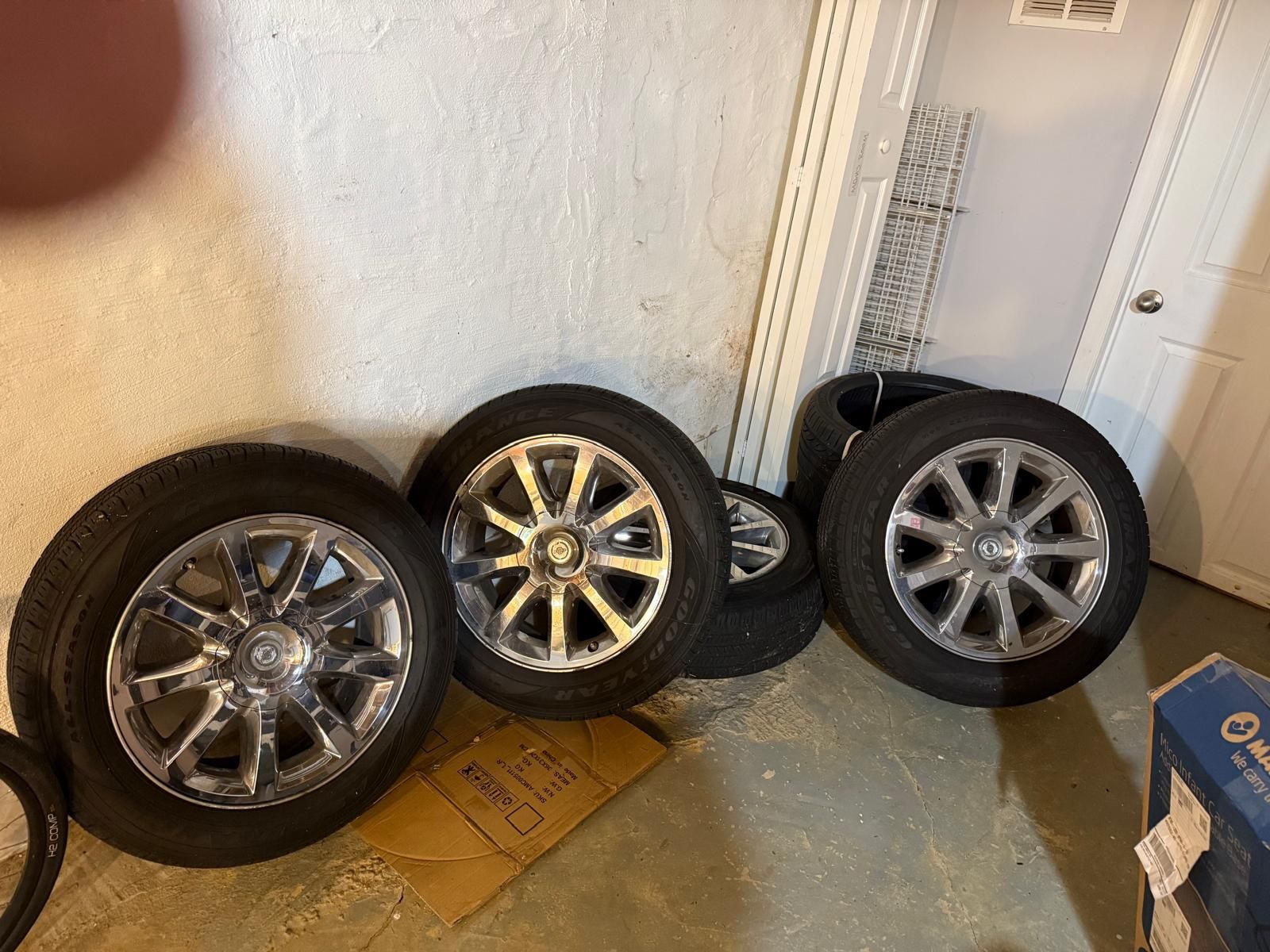 Vendo cuatro llantas con tu rines para un carro Silverado