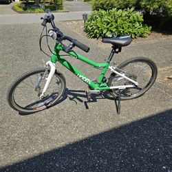 Woom 4 Kids Bike with 20" Wheels and 7 Speeds - Ages 6 - 8 Years - Mint Green Color