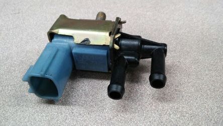 Nissan vacuum valve