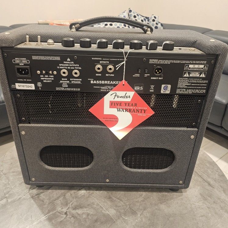 Fender Bassbreaker 15 Combo Guitar Amplifier, 