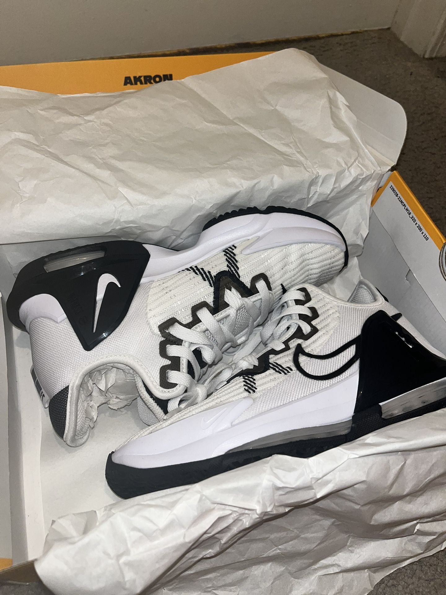 Nike IV Lebron Basketball Shoes Size 7