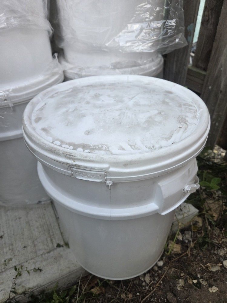 Fast dissolve Granulated Chlorine 50 Lb Bucket. Cloro En Polvo De Rapida Disolvencia 50 lbs.