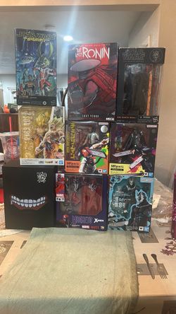 Action figure lot