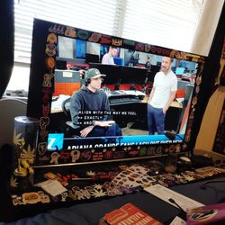 TV Stand w/storage space. TV w/Cable 