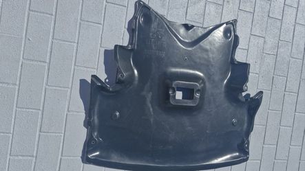 front/center splash guard for 2008 Mercedes Benz clk550