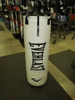 Used Everlast Elite 70 lb Hanging Heavy Bag