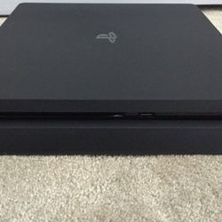 PS4 Slim 
