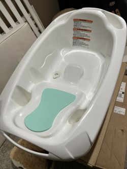 Safety 1st Baby Bath Tub with Newborn Insert