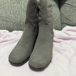 Brand new Clarks Women's Sz 10 Wide Shoes Gray Suede Fur Lined Comfort Fashion Ankle Boots