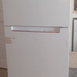 Magic Chef Refrigerator White