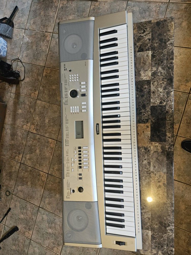 Yamaha Keyboard Like New