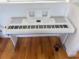Yamaha DGX 660 Digital Piano with Stand