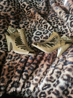 Woman Shoes Free