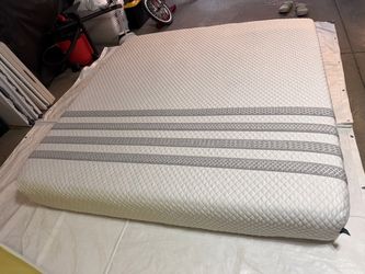 Leesa Sapira Hybrid Mattress, King, Like New, Perfect Condition