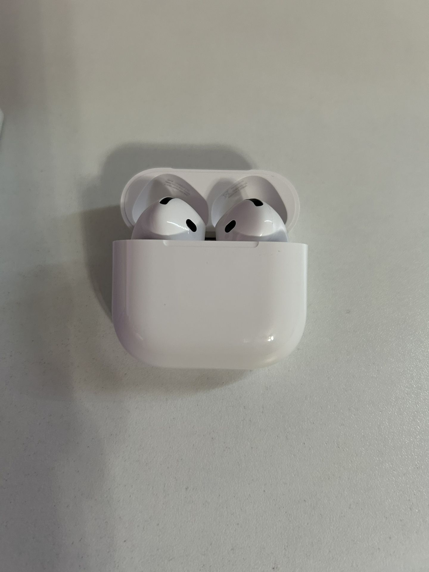 AirPods 4s